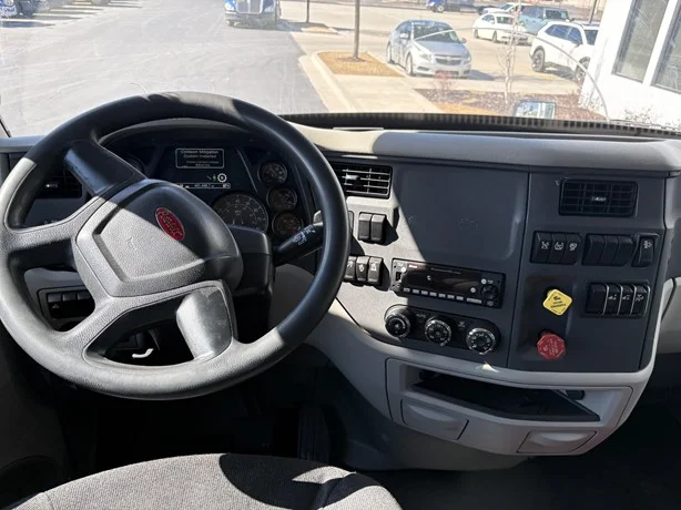2021 Peterbilt 579 in Salt Lake City, UT — photo 12