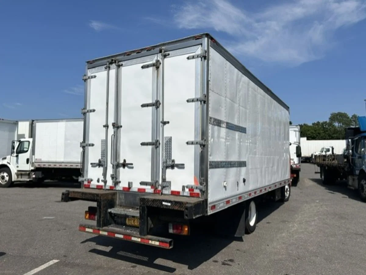 2020 Isuzu NQR in Farmingdale, NY — photo 4