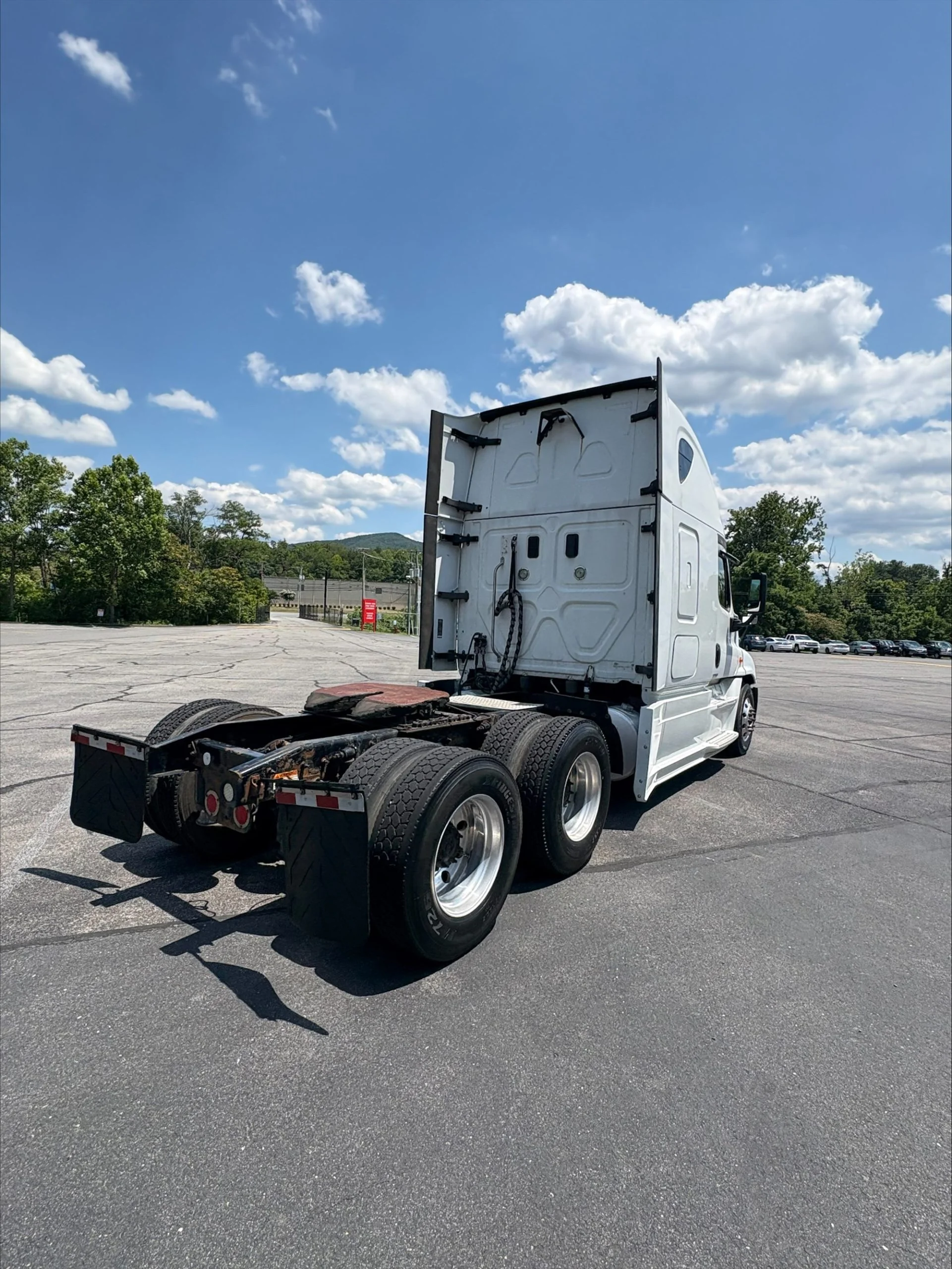 2016 Freightliner Cascadia in Roanoke, VA — photo 4
