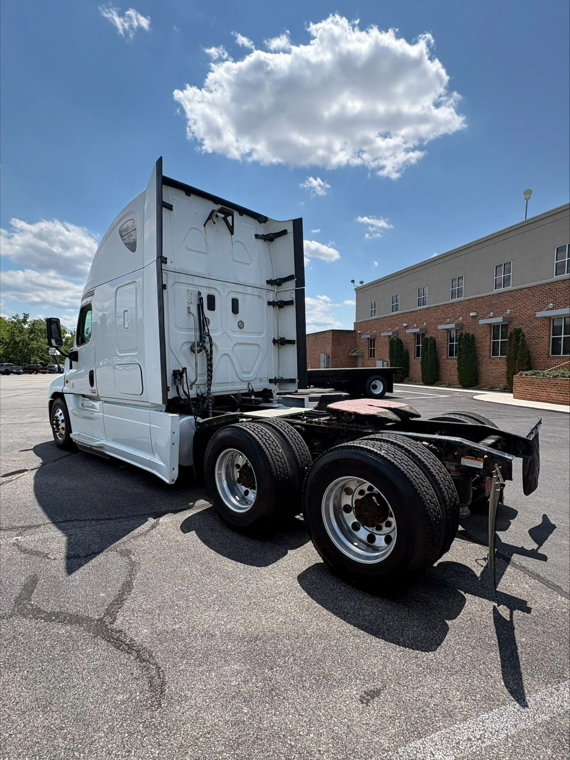 2016 Freightliner Cascadia in Roanoke, VA — photo 6