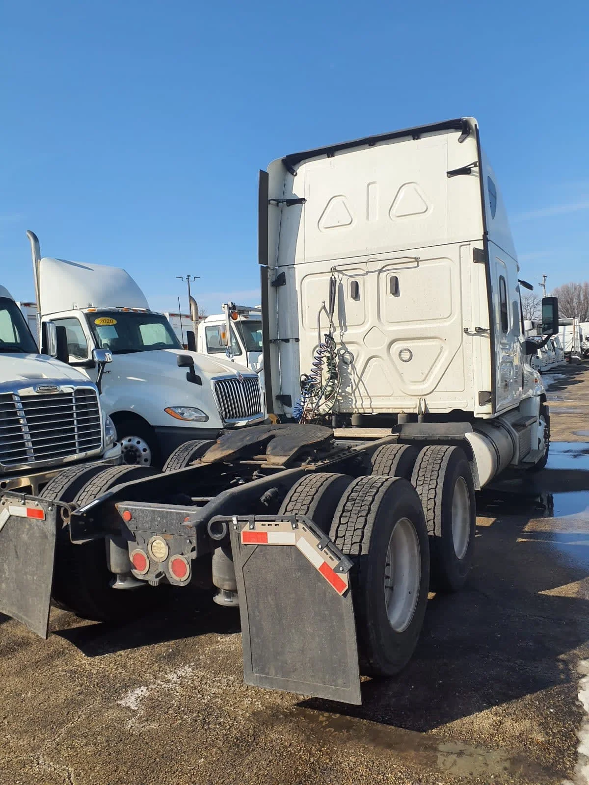 2020 Freightliner Cascadia - image 4