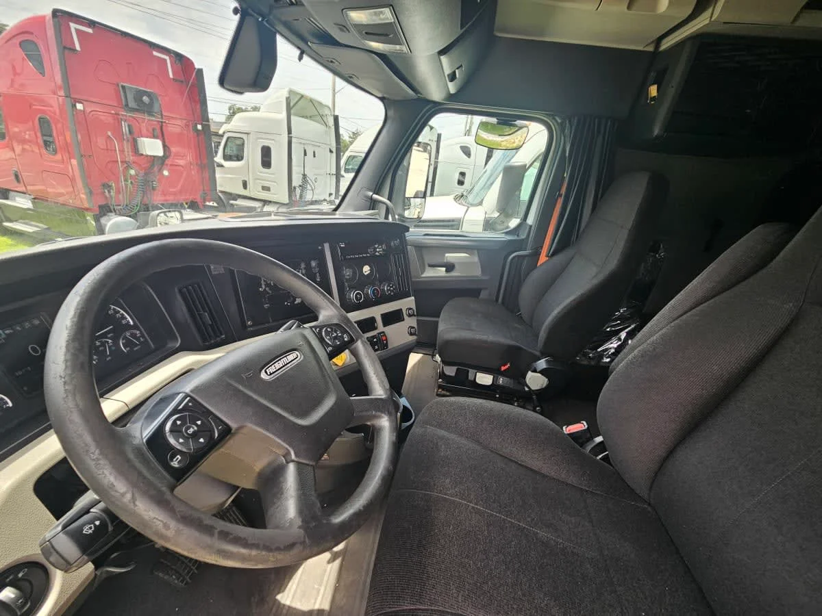 2019 Freightliner Cascadia in Orlando, FL — photo 7