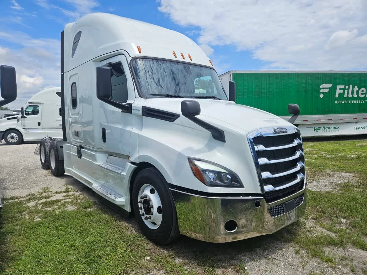 2019 Freightliner Cascadia in Orlando, FL — photo 3