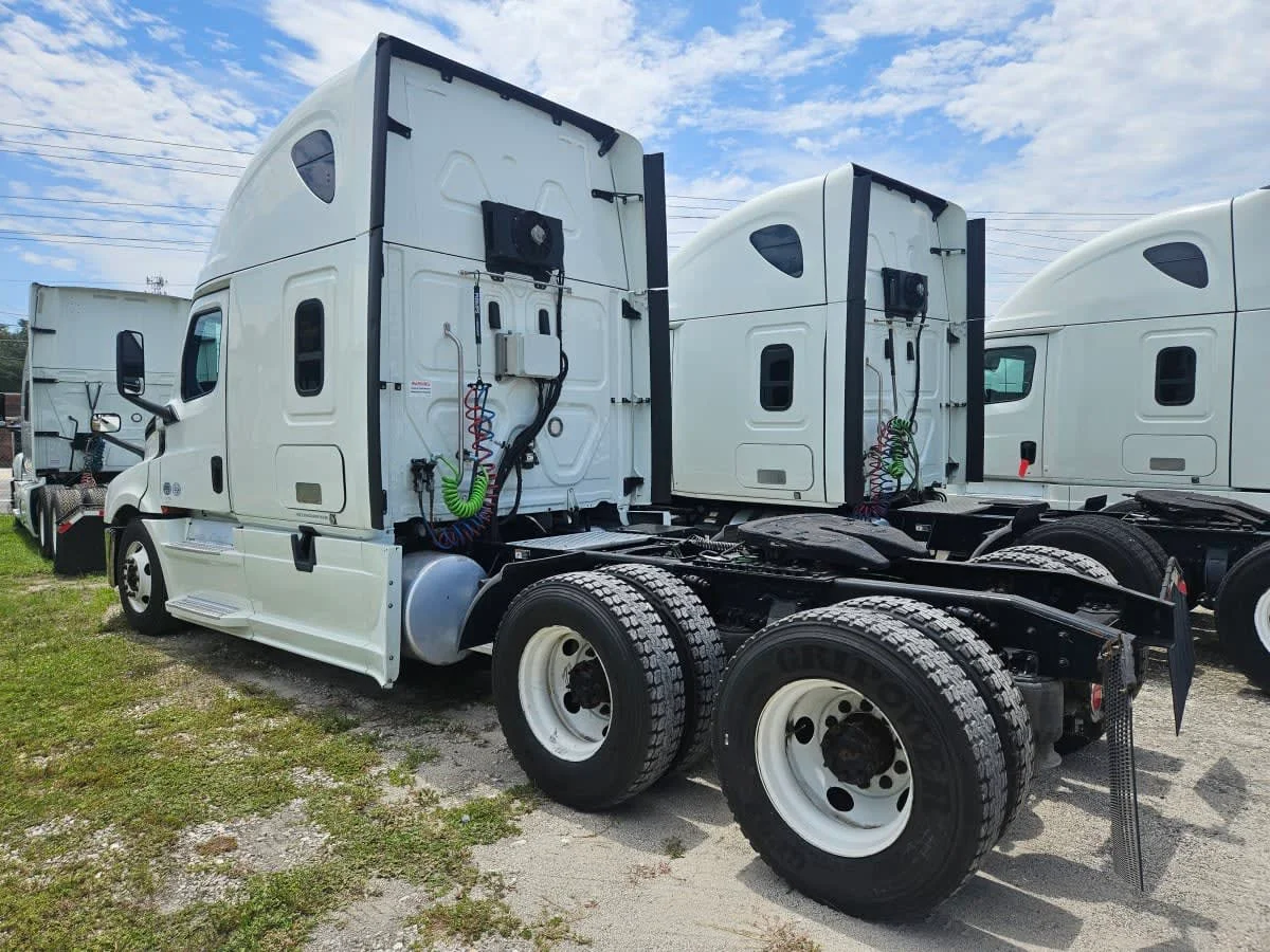 2019 Freightliner Cascadia in Orlando, FL — photo 6