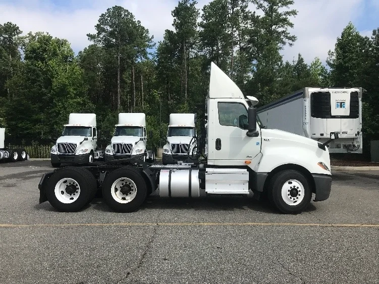 2019 International LT - image 7