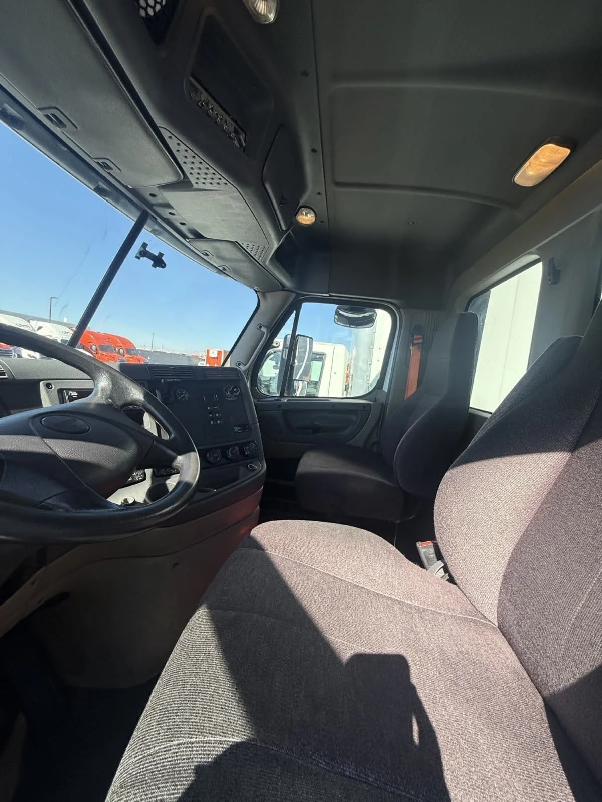 2020 Freightliner Cascadia in North Las Vegas, NV — photo 4