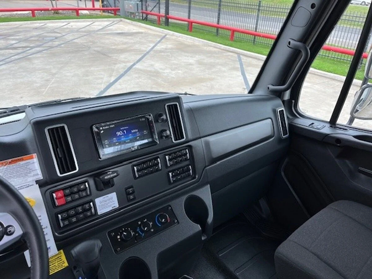 2027 Freightliner M2 106 — photo 10