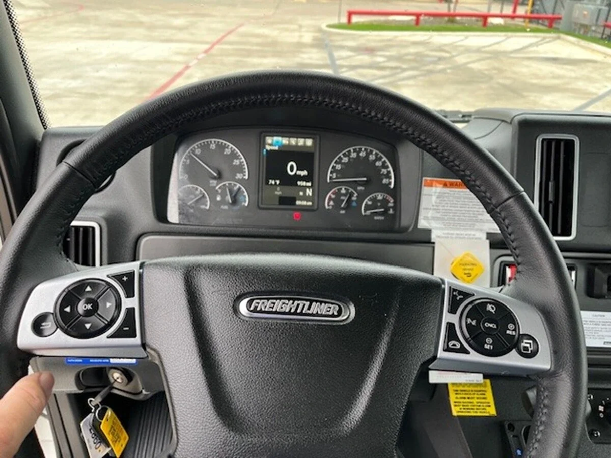 2027 Freightliner M2 106 — photo 11