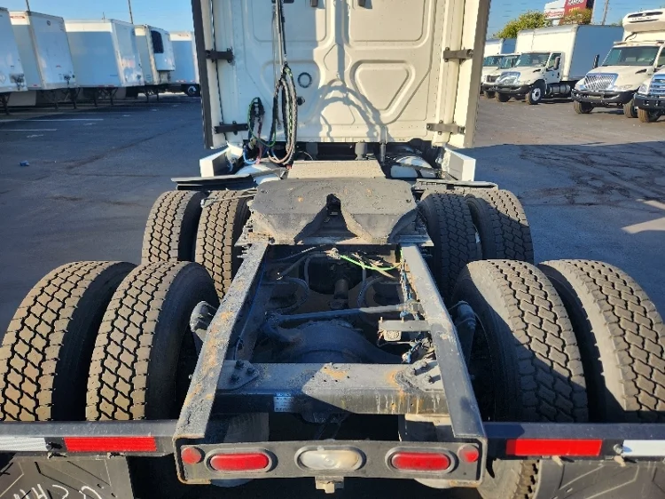 2021 Freightliner Cascadia - image 6