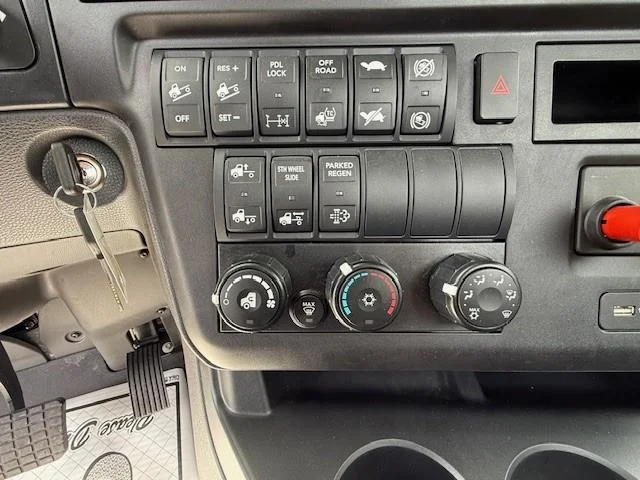 2026 International LT - image 15