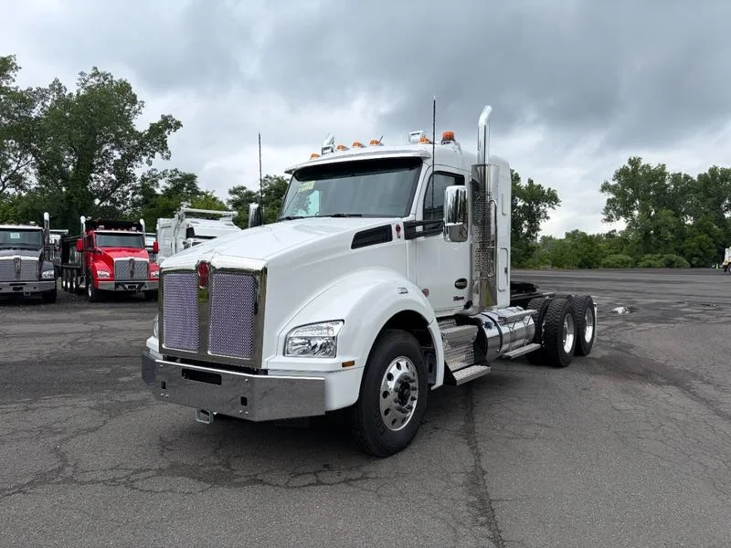 2027 Kenworth T880