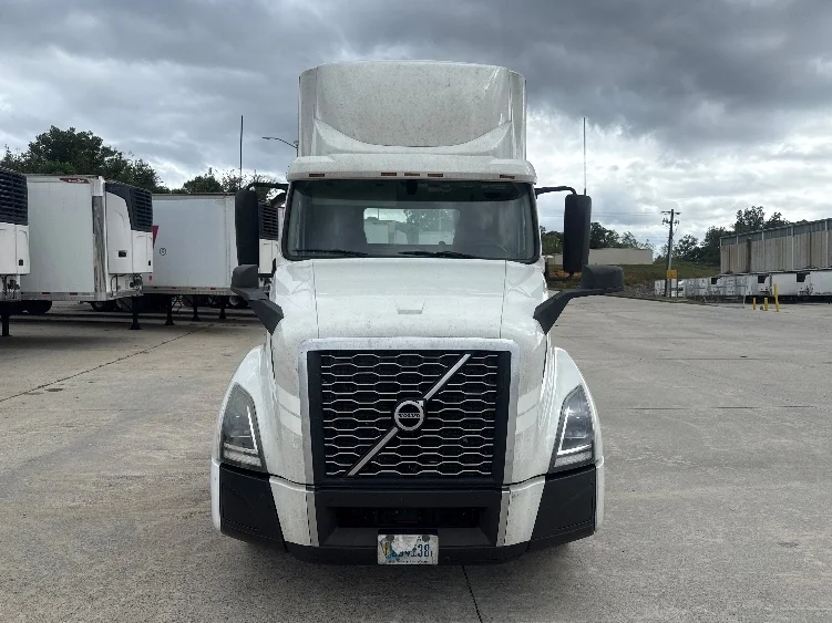 2020 Volvo VNL 300 - image 2