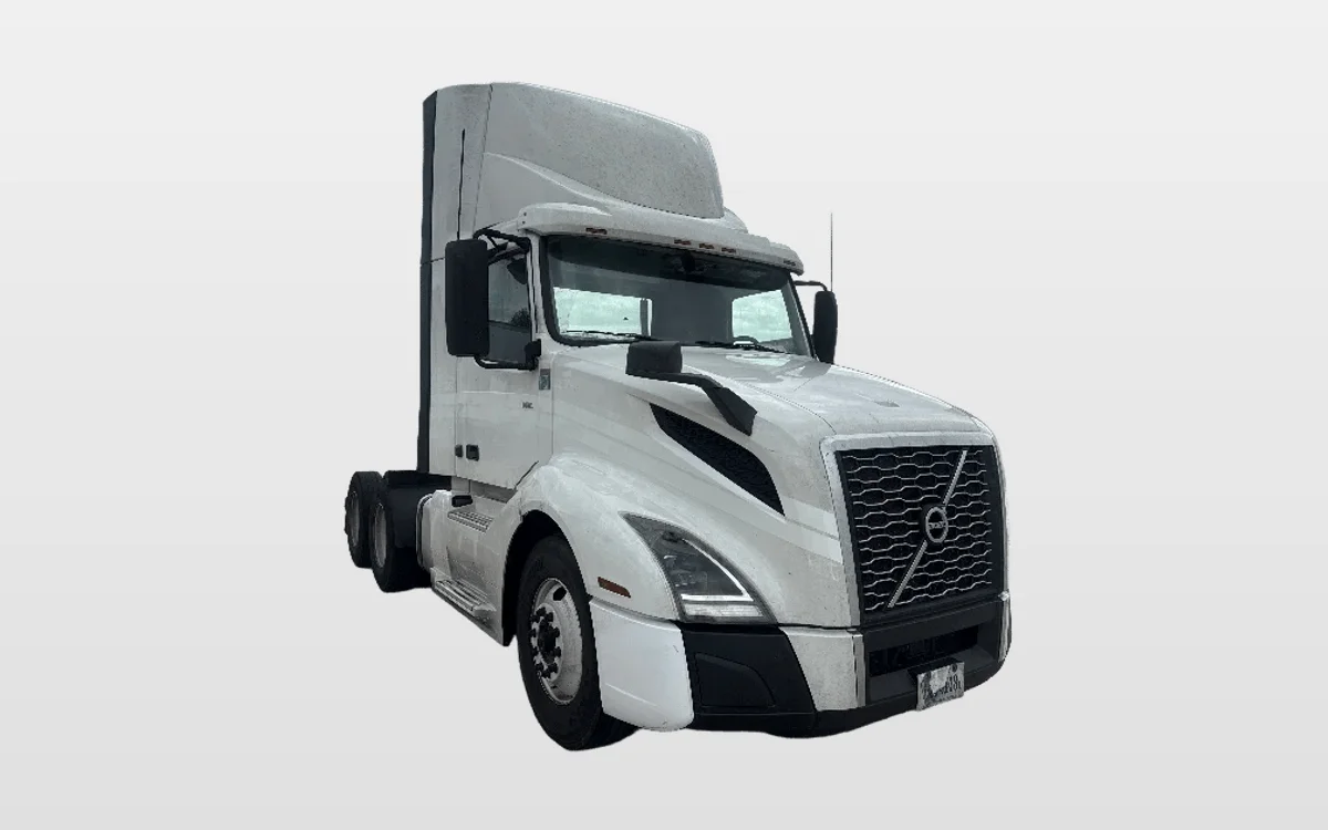 2020 Volvo - image 1