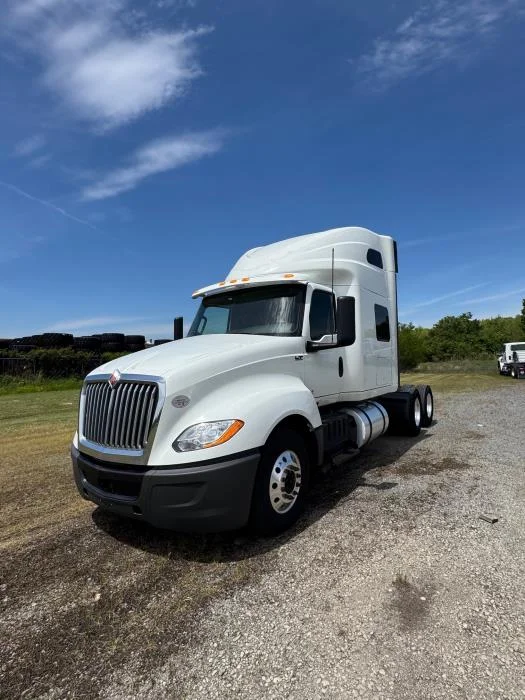 2021 International LT — photo 2