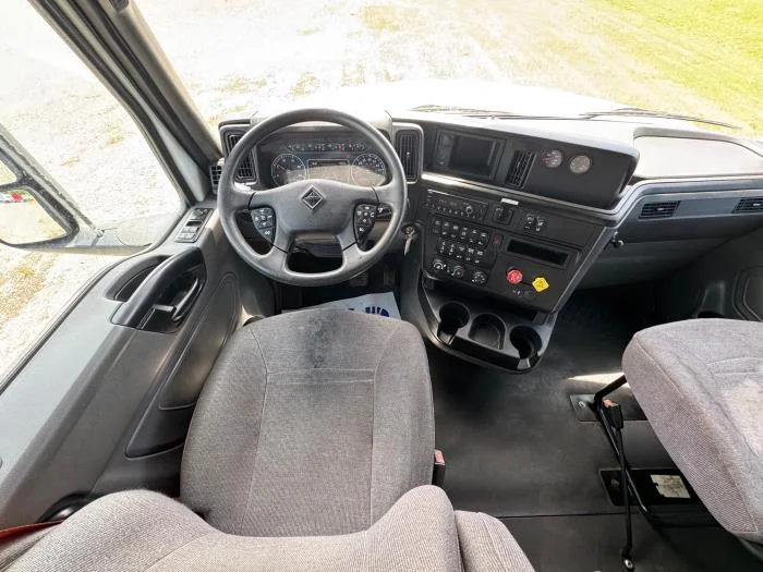 2021 International LT — photo 12