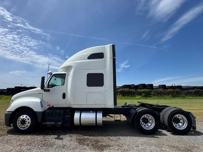 2021 International LT — photo 7