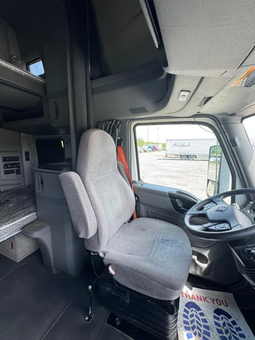 2021 International LT — photo 17