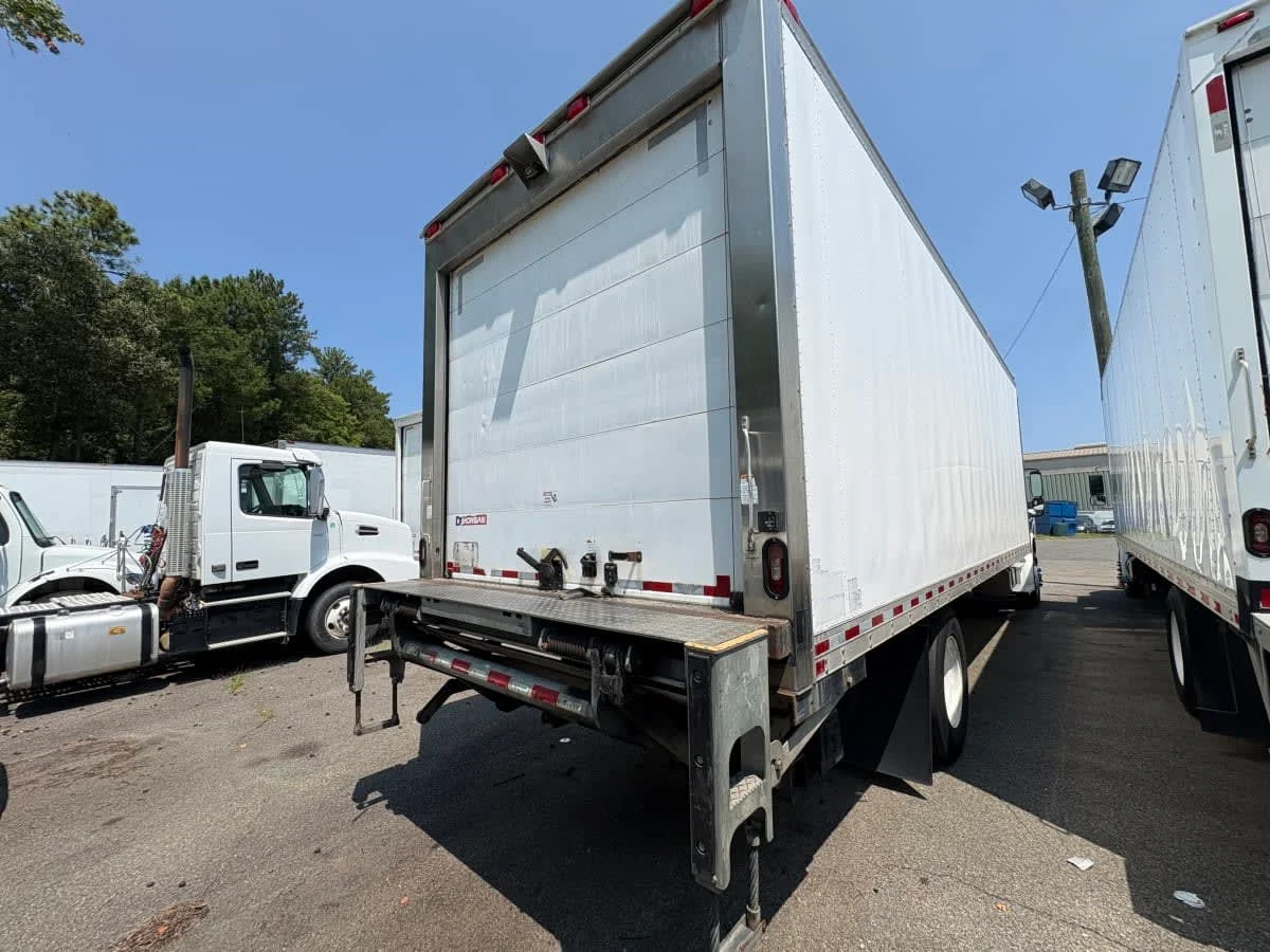 2018 Freightliner M2 106 in Ashland, VA — photo 4