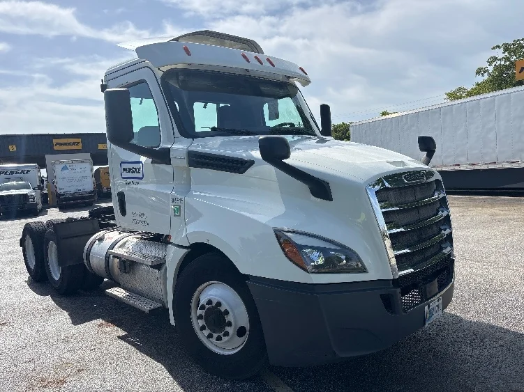 2019 Freightliner Cascadia in Medley, FL