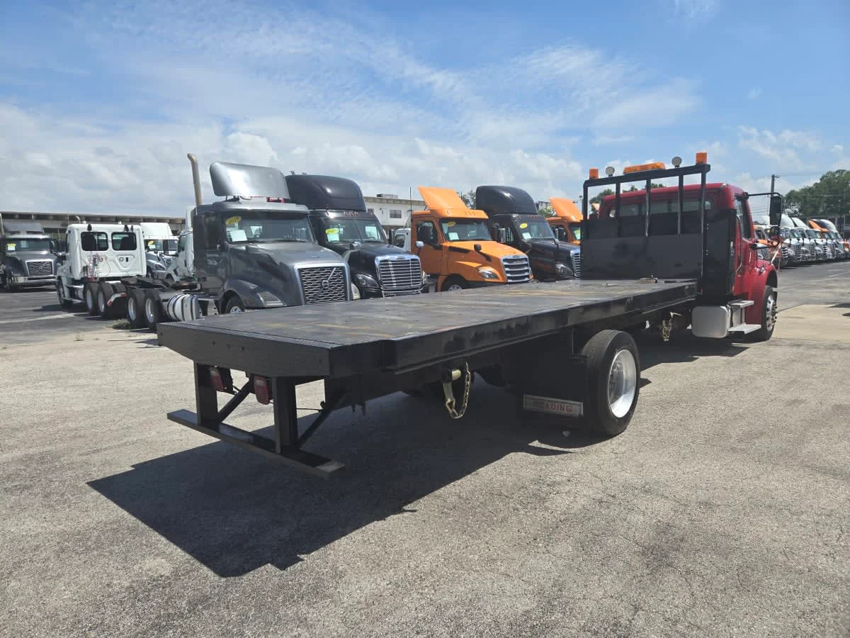 2018 Freightliner M2 106 - image 4