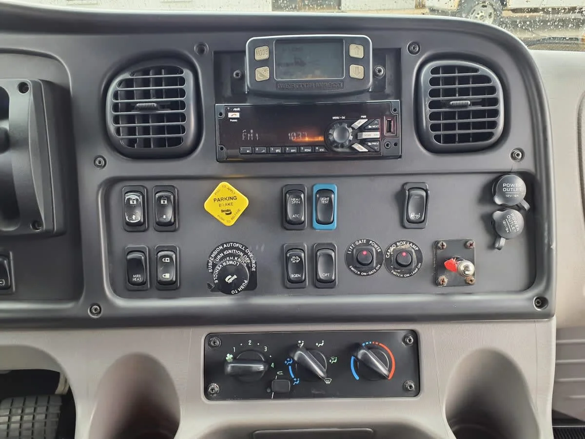 2019 Freightliner M2 106 in Oak Creek, WI — photo 11
