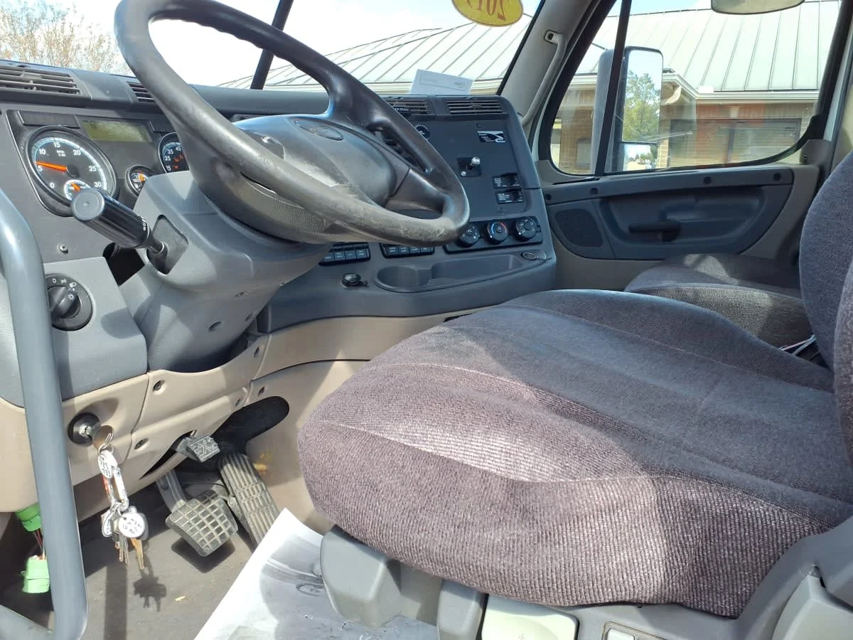 2019 Freightliner Cascadia in Houston, TX — photo 7