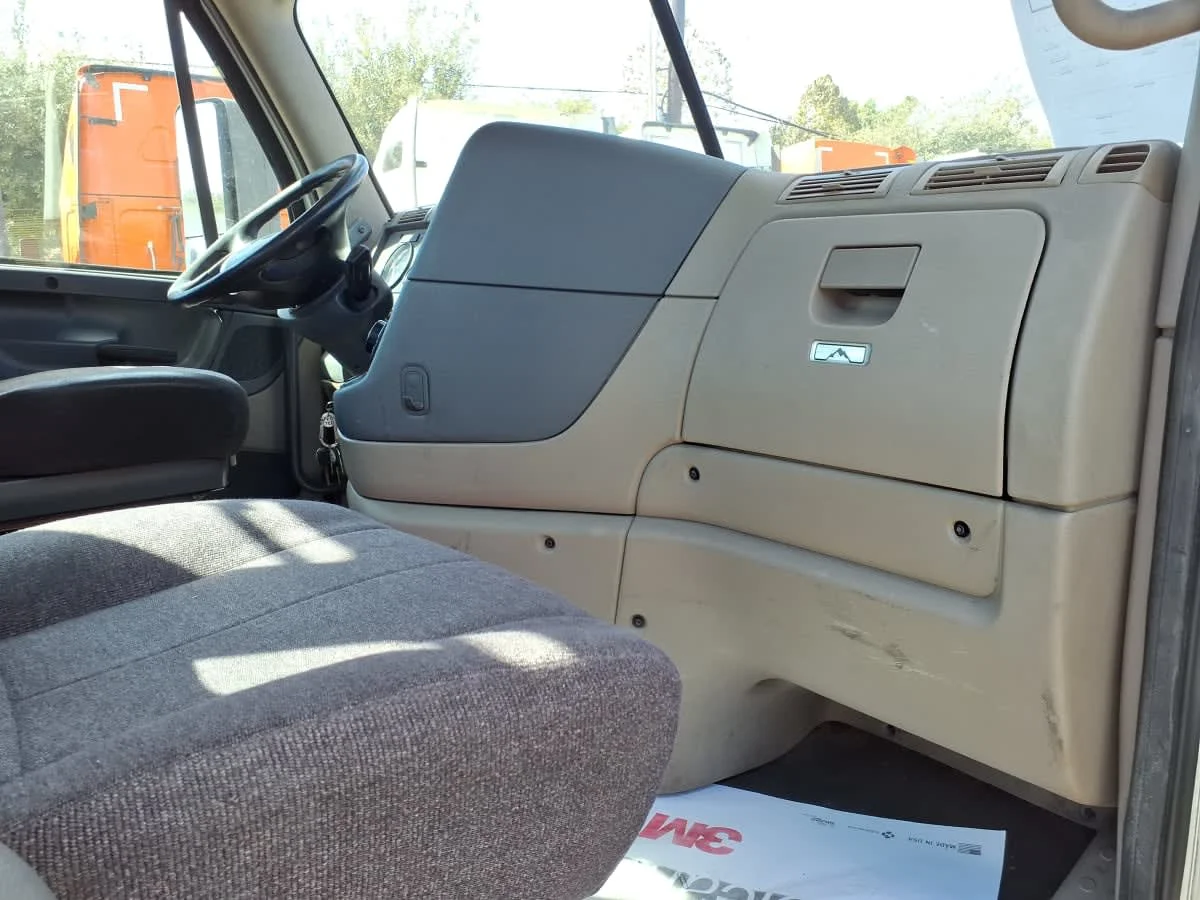 2019 Freightliner Cascadia - image 10