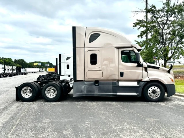 2021 Freightliner Cascadia in Nashville, TN — photo 3