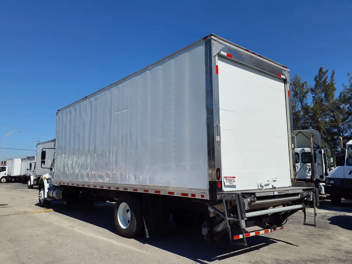 2018 International 4300 in Miami, FL — photo 6