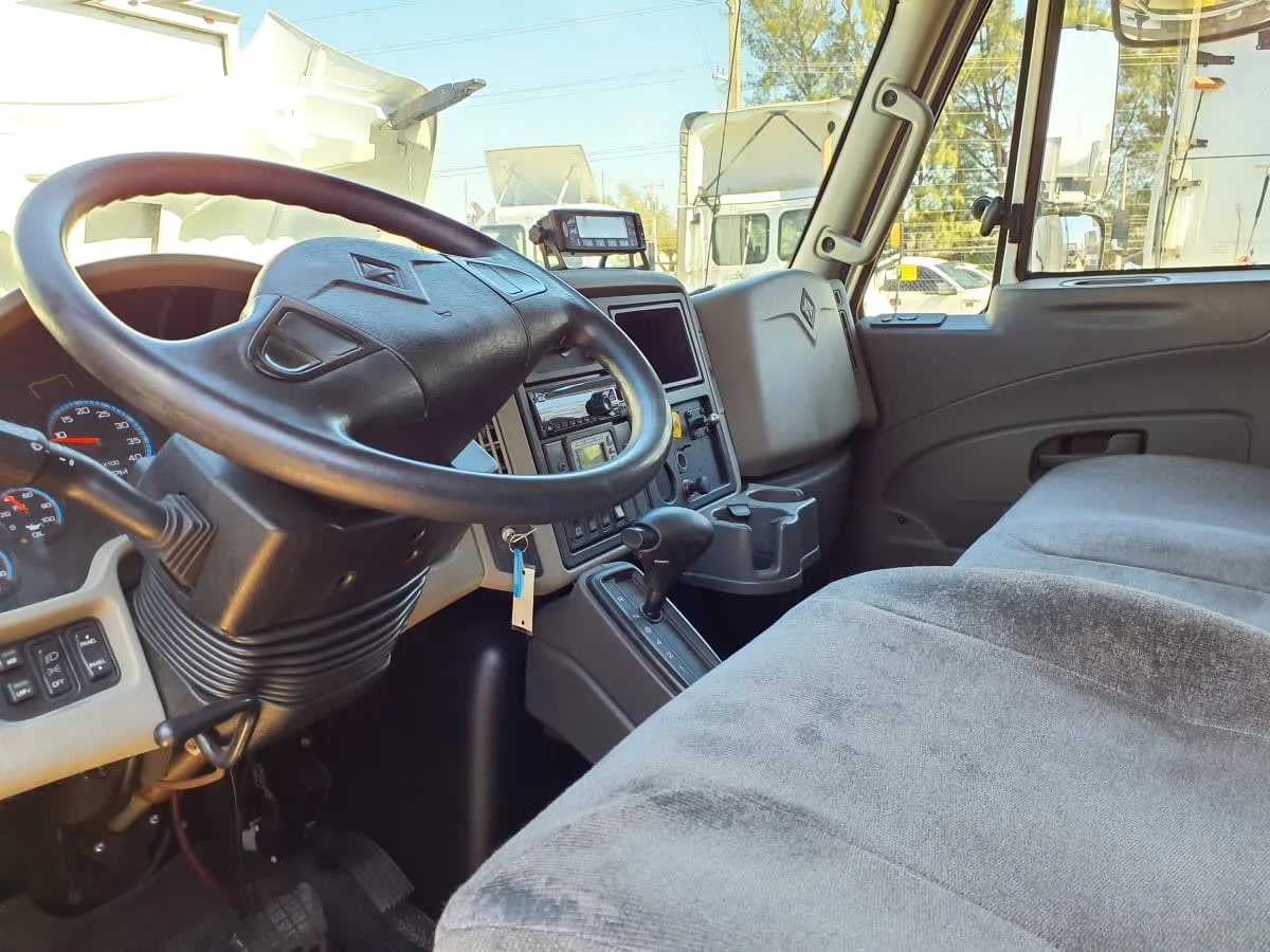2018 International 4300 in Miami, FL — photo 8