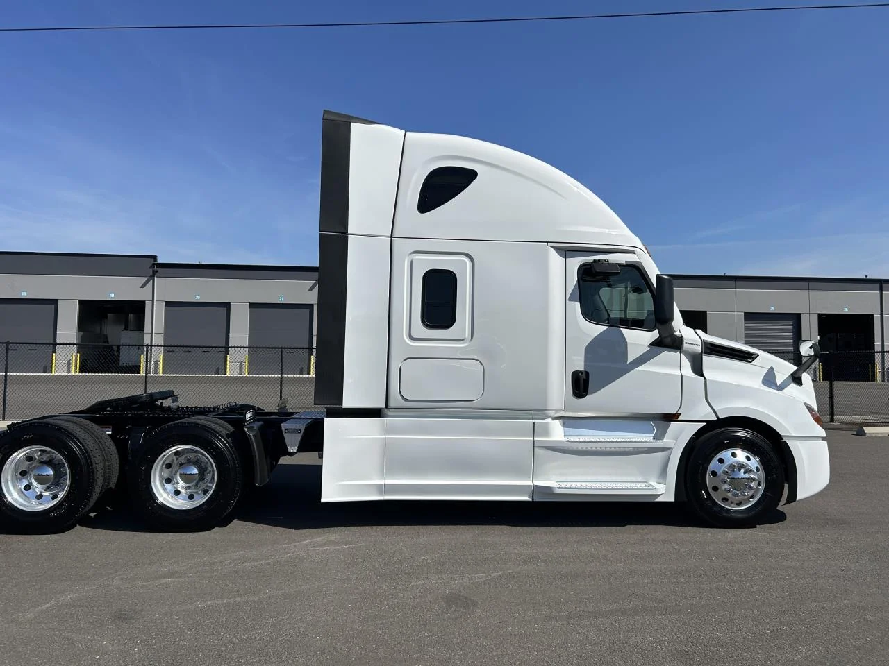 2027 Freightliner Cascadia in Pacific, WA — photo 6