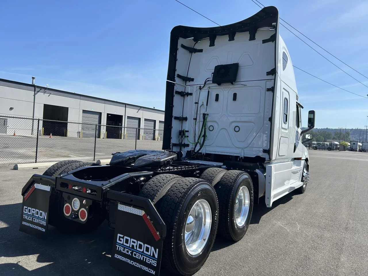 2027 Freightliner Cascadia in Pacific, WA — photo 5
