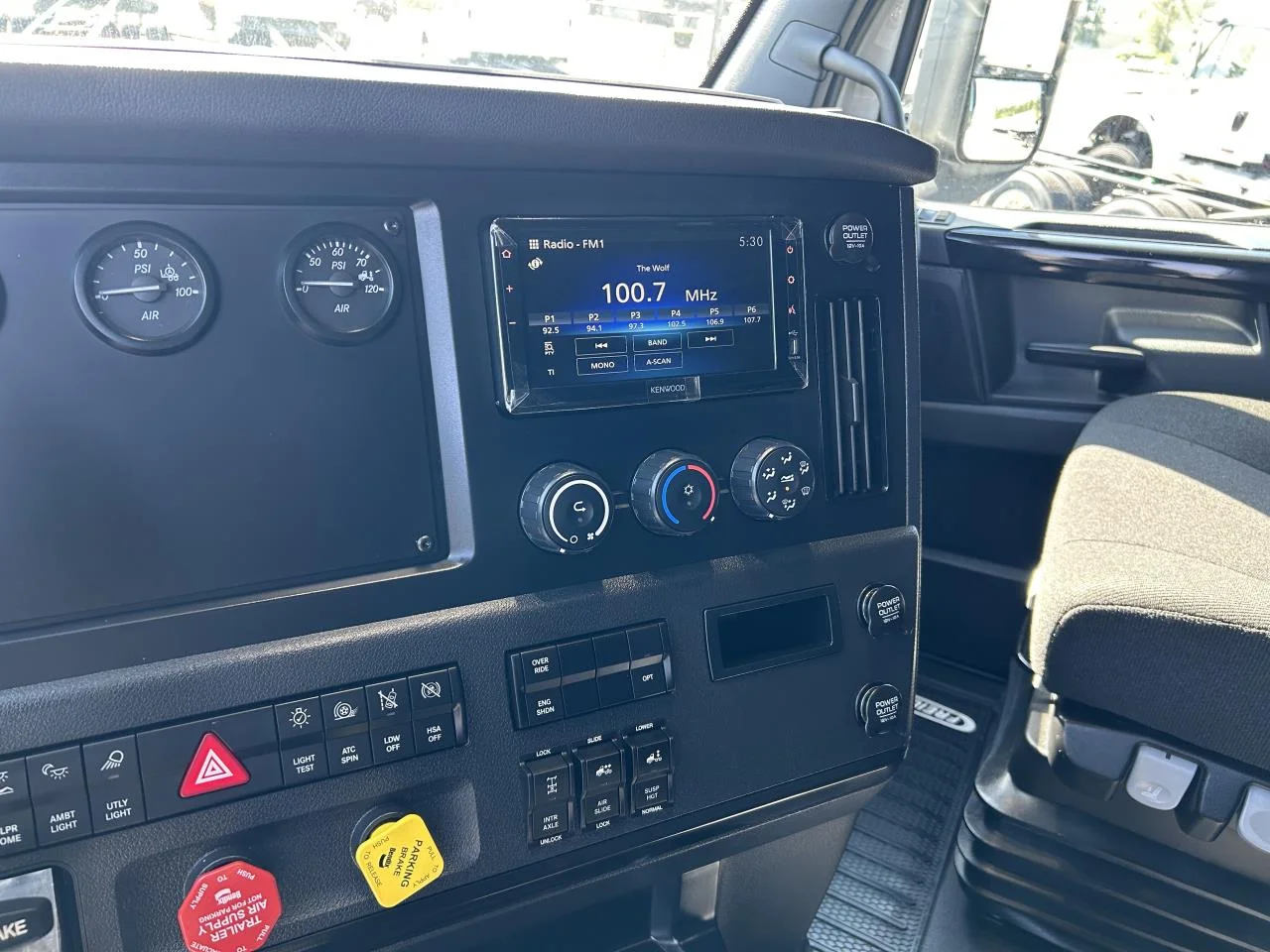 2027 Freightliner Cascadia in Pacific, WA — photo 10
