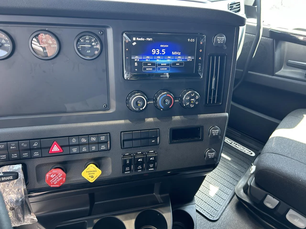 2027 Freightliner Cascadia in Medford, OR — photo 9