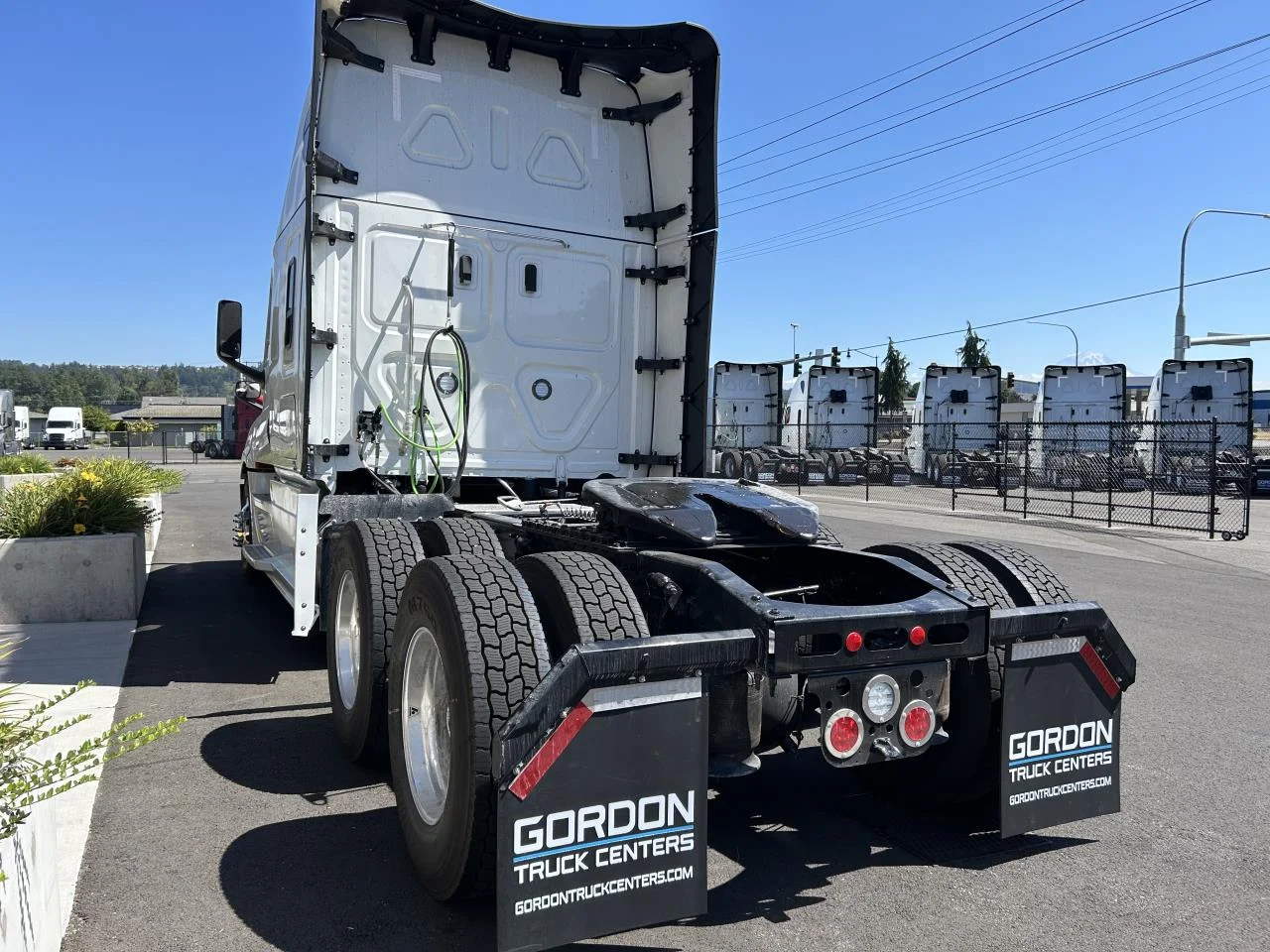 2027 Freightliner Cascadia in Medford, OR — photo 4