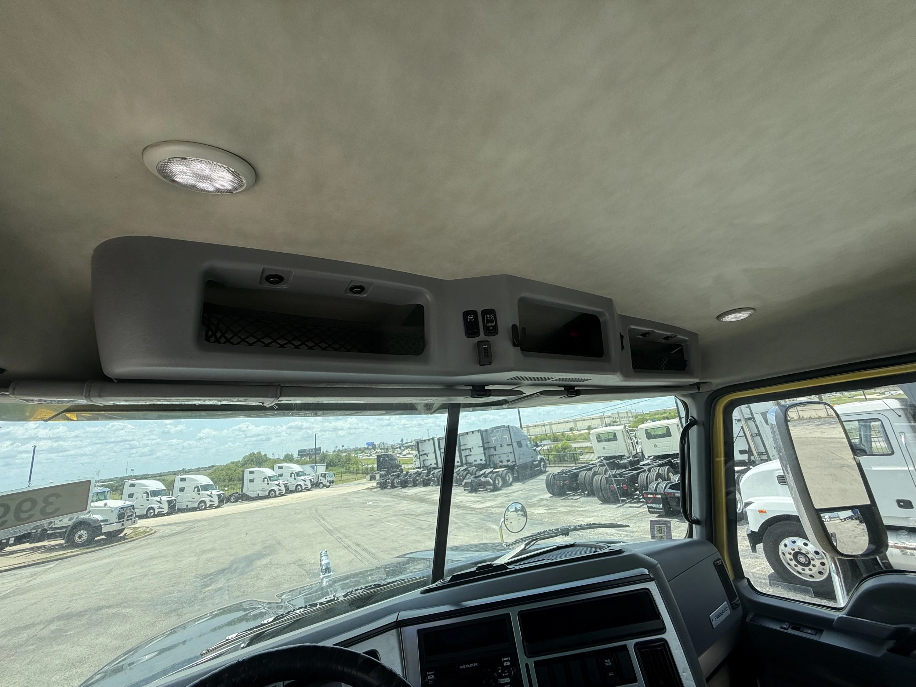 2020 Mack Pinnacle in Austin, TX — photo 19