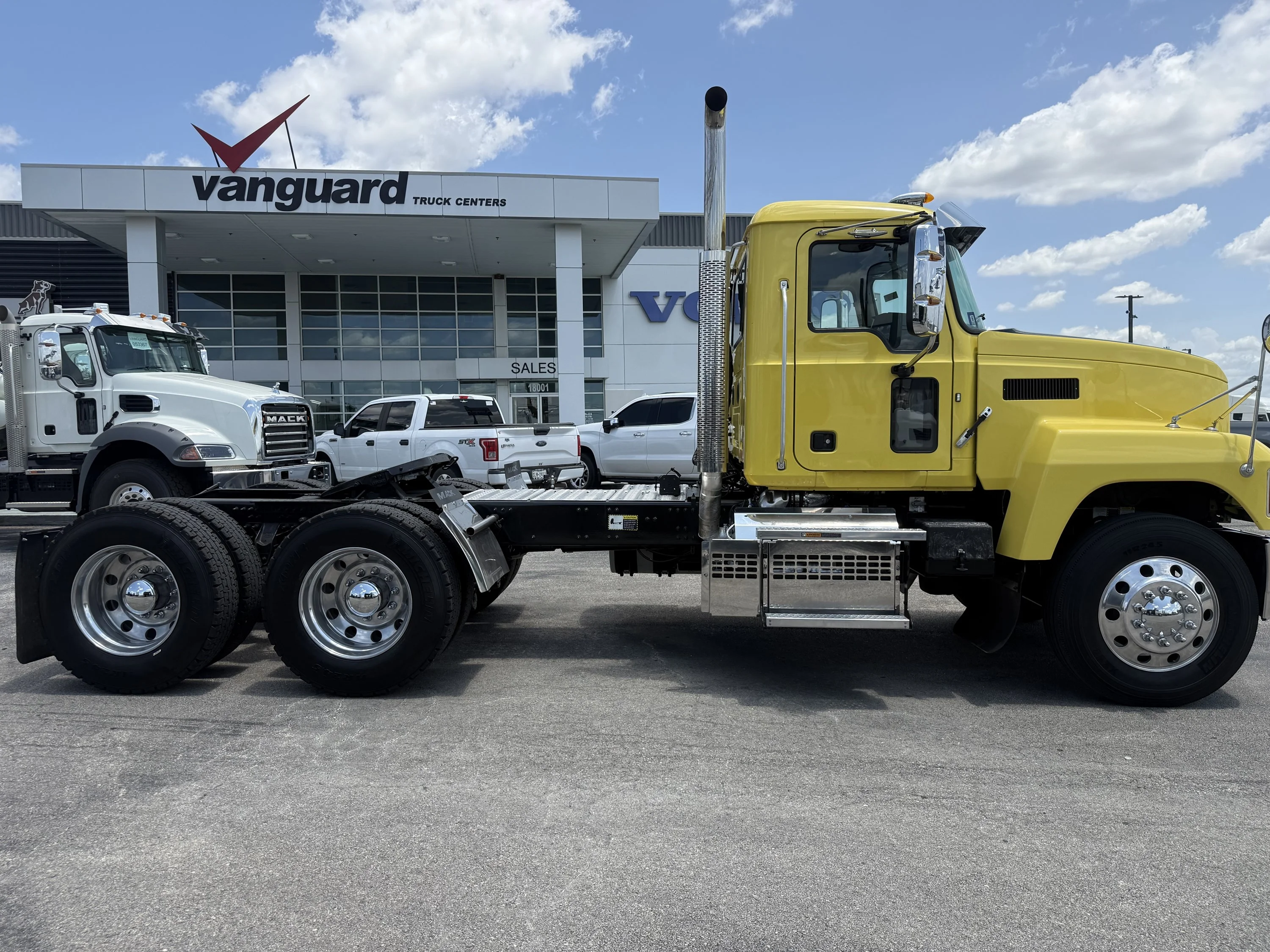 2020 Mack Pinnacle in Austin, TX — photo 4