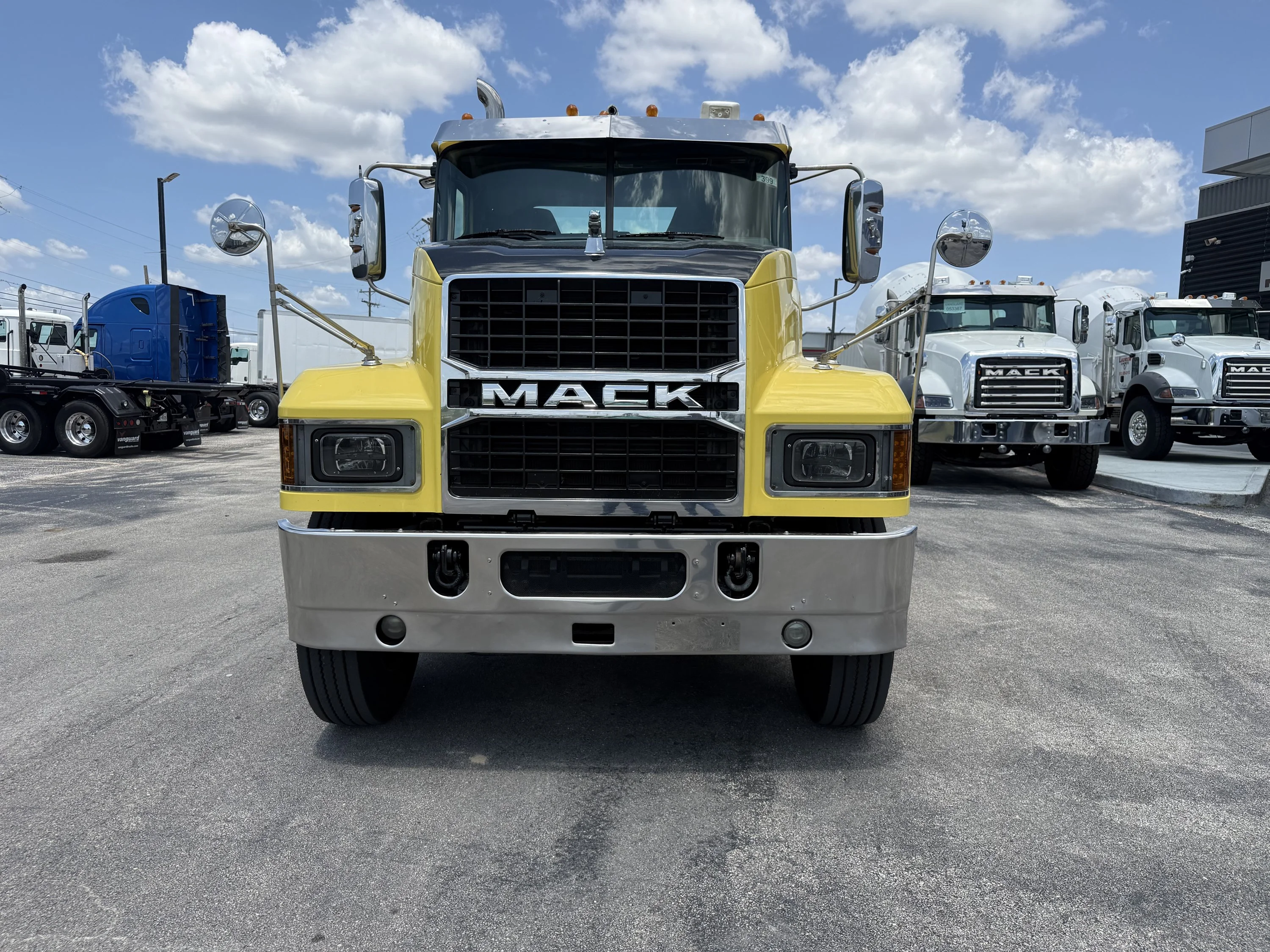 2020 Mack Pinnacle in Austin, TX — photo 2