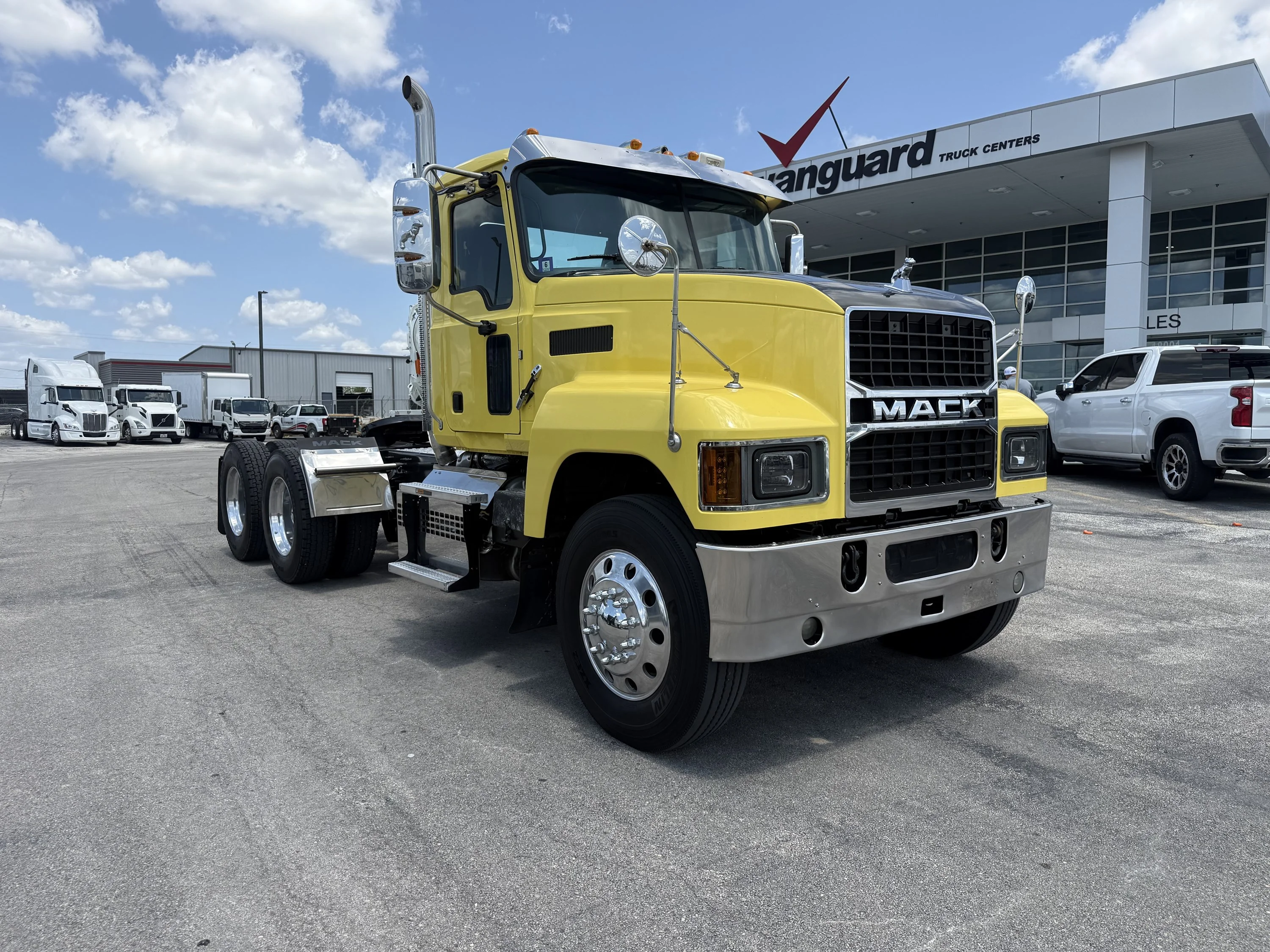 2020 Mack Pinnacle in Austin, TX — photo 3