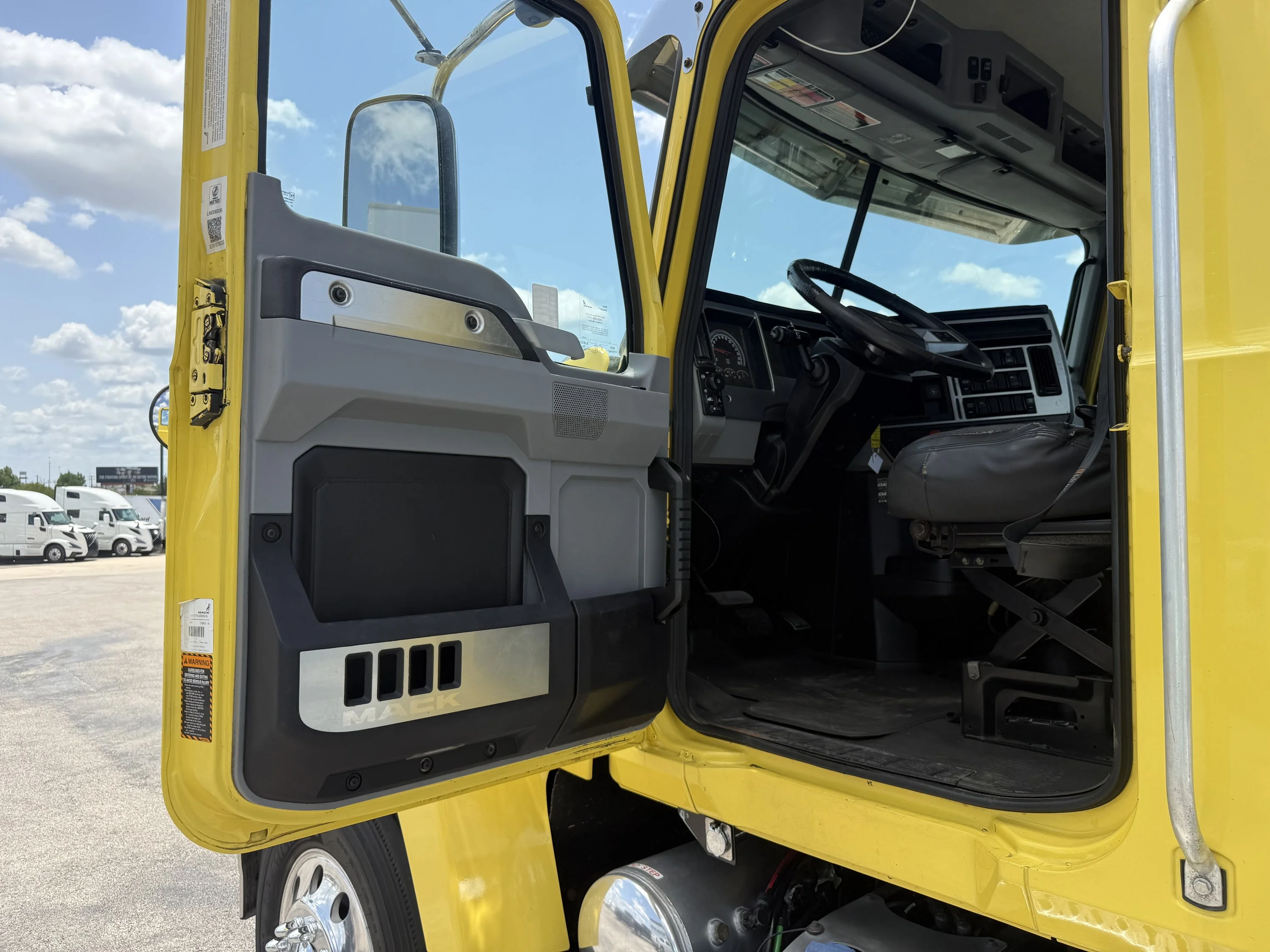2020 Mack Pinnacle in Austin, TX — photo 12