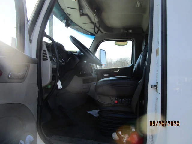 2019 Peterbilt 567 - image 9