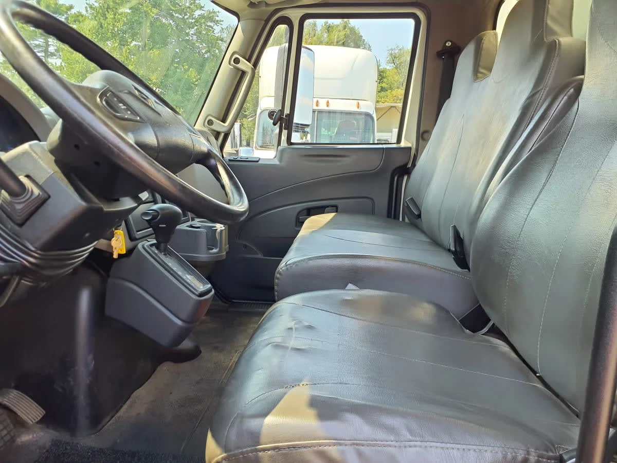 2018 International 4300 - image 11
