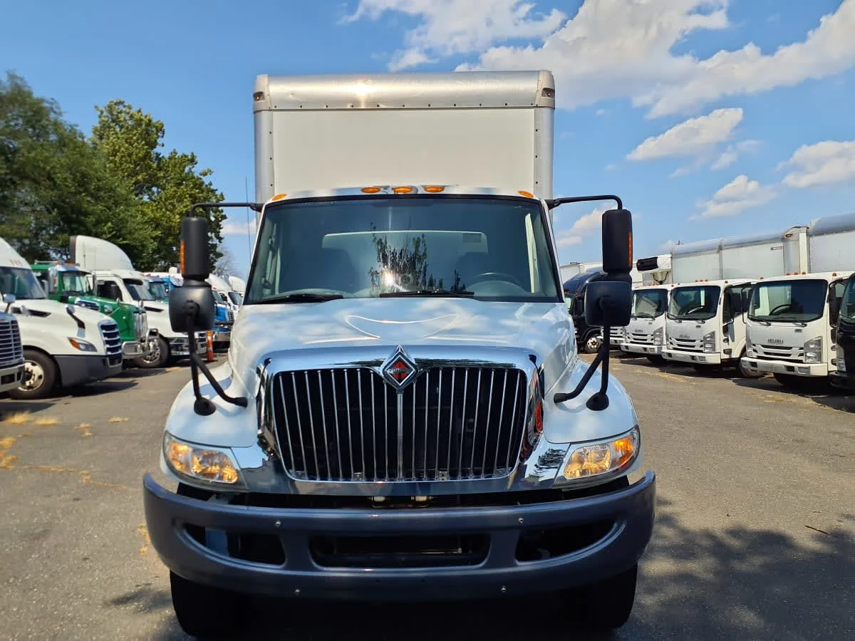 2018 International 4300 - image 2