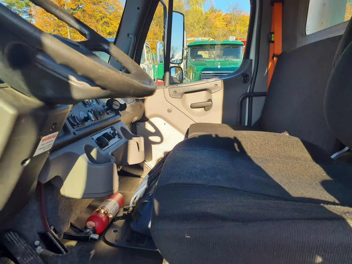 2019 Freightliner M2 106 in Springfield, MA — photo 11