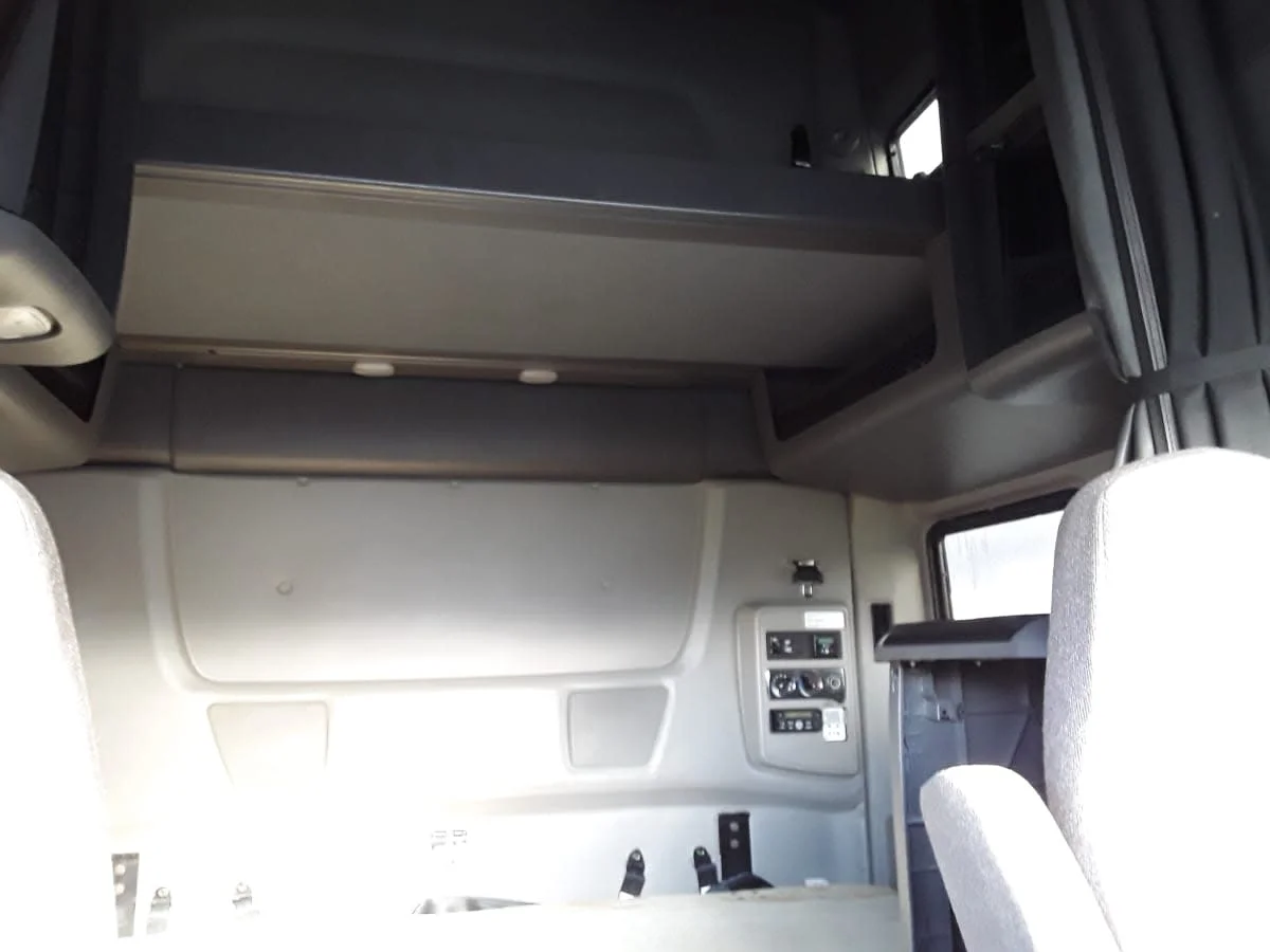 2020 International LT - image 11