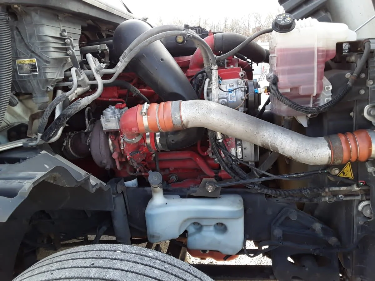 2020 International LT - image 13