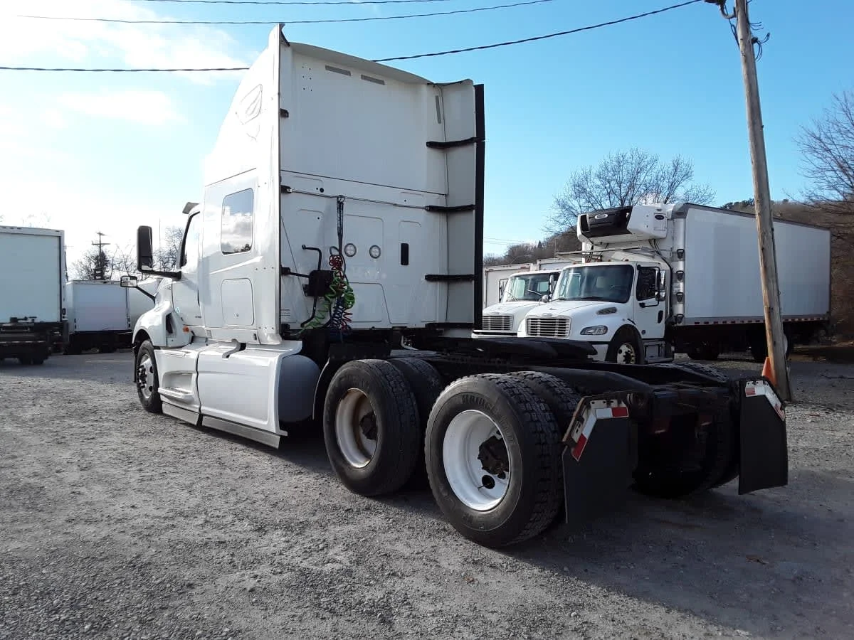 2020 International LT - image 6