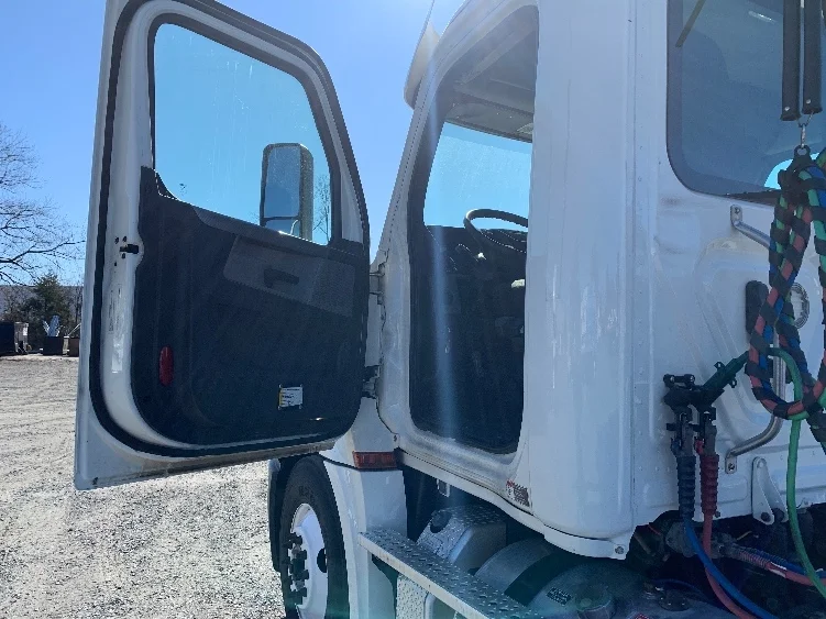 2019 Freightliner Cascadia in Charlotte, NC — photo 9
