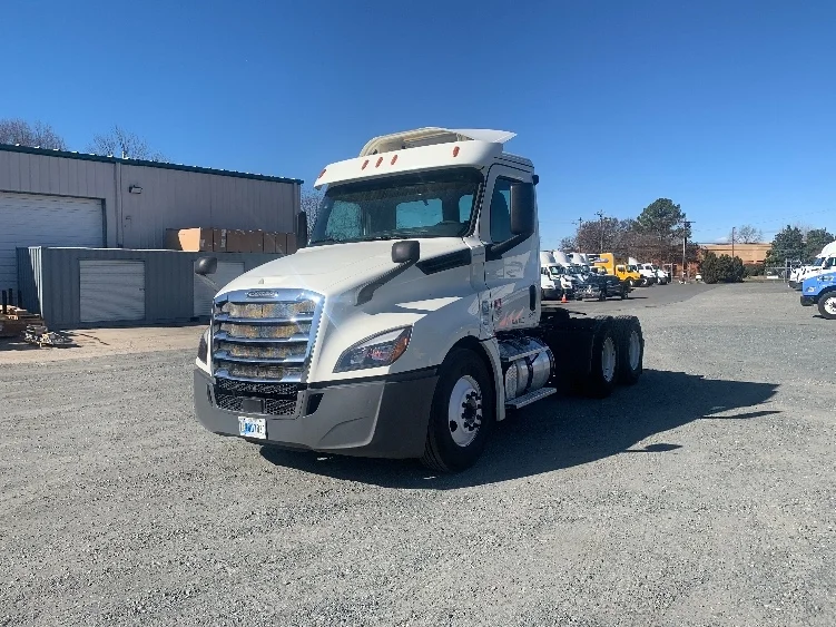 2019 Freightliner Cascadia in Charlotte, NC — photo 3