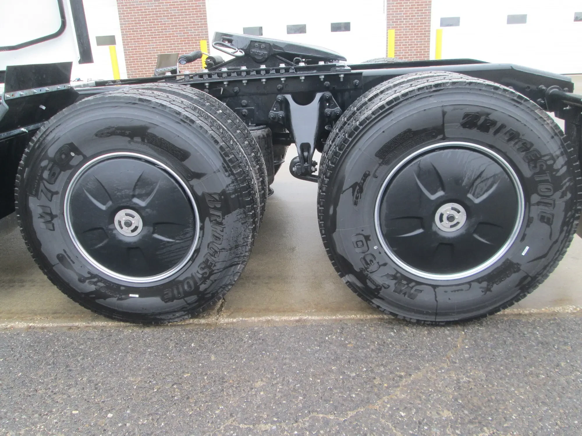 2025 International LT - image 5